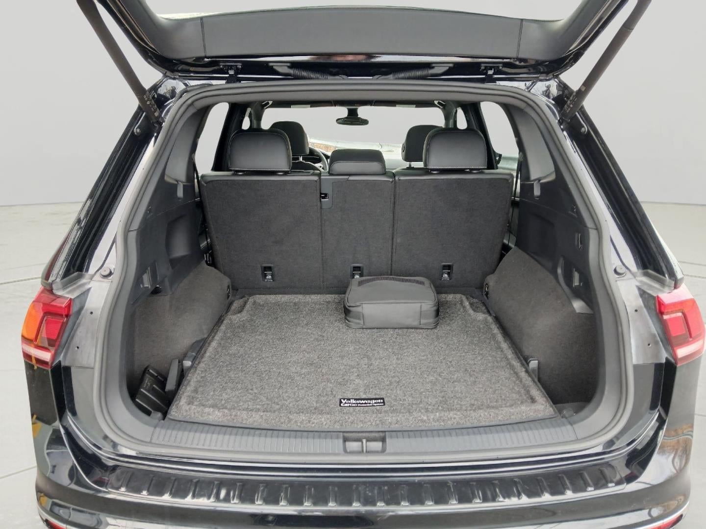 2023 Volkswagen Tiguan SEL R-Line