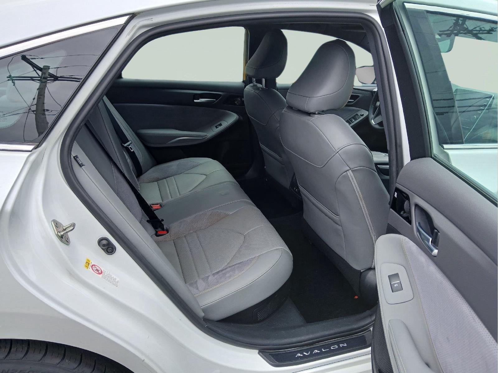 2019 Toyota Avalon Hybrid XSE