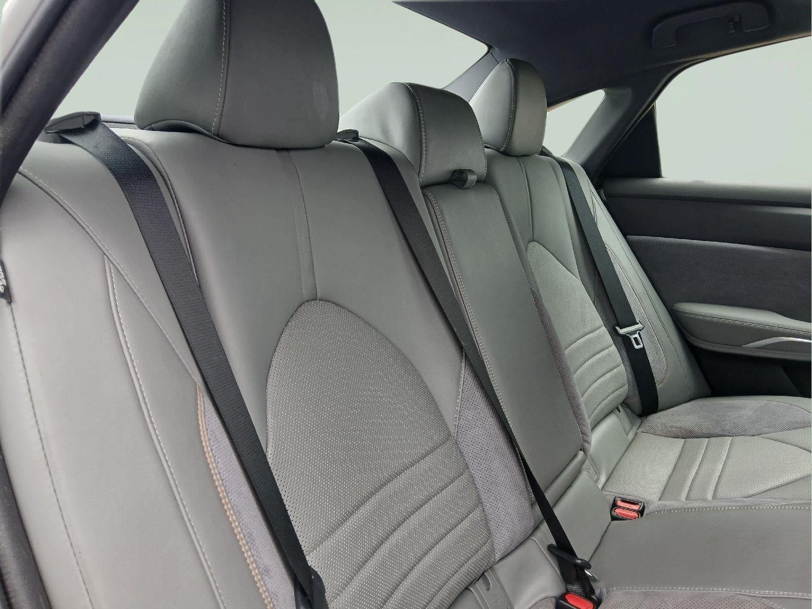2019 Toyota Avalon Hybrid XSE