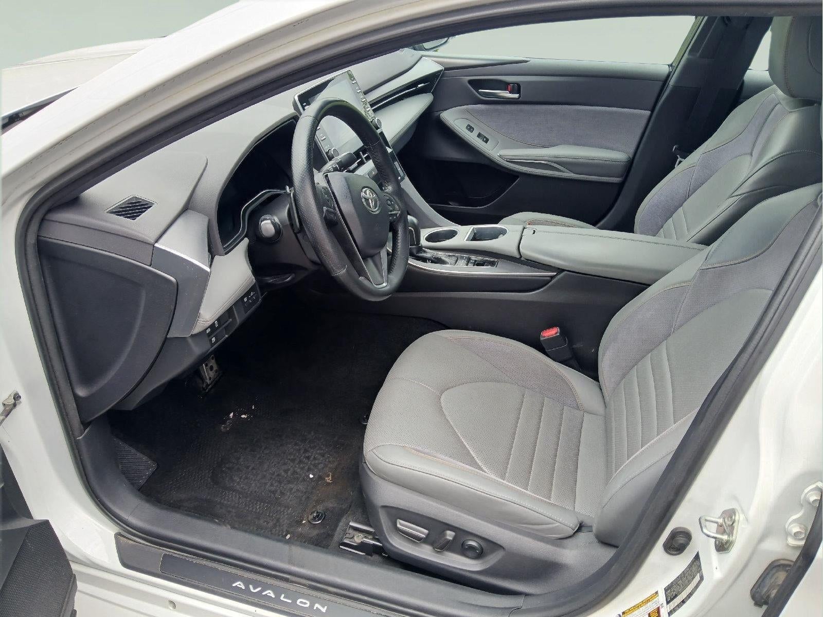 2019 Toyota Avalon Hybrid XSE