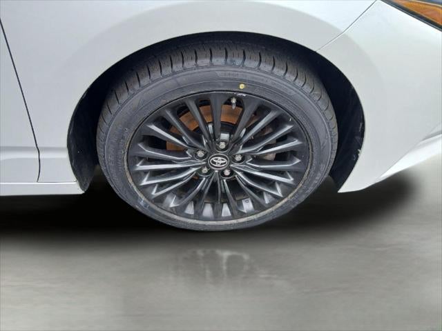 2019 Toyota Avalon Hybrid XSE