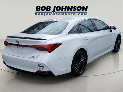 2019 Toyota Avalon Hybrid XSE
