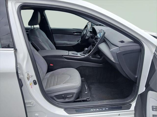 2019 Toyota Avalon Hybrid XSE