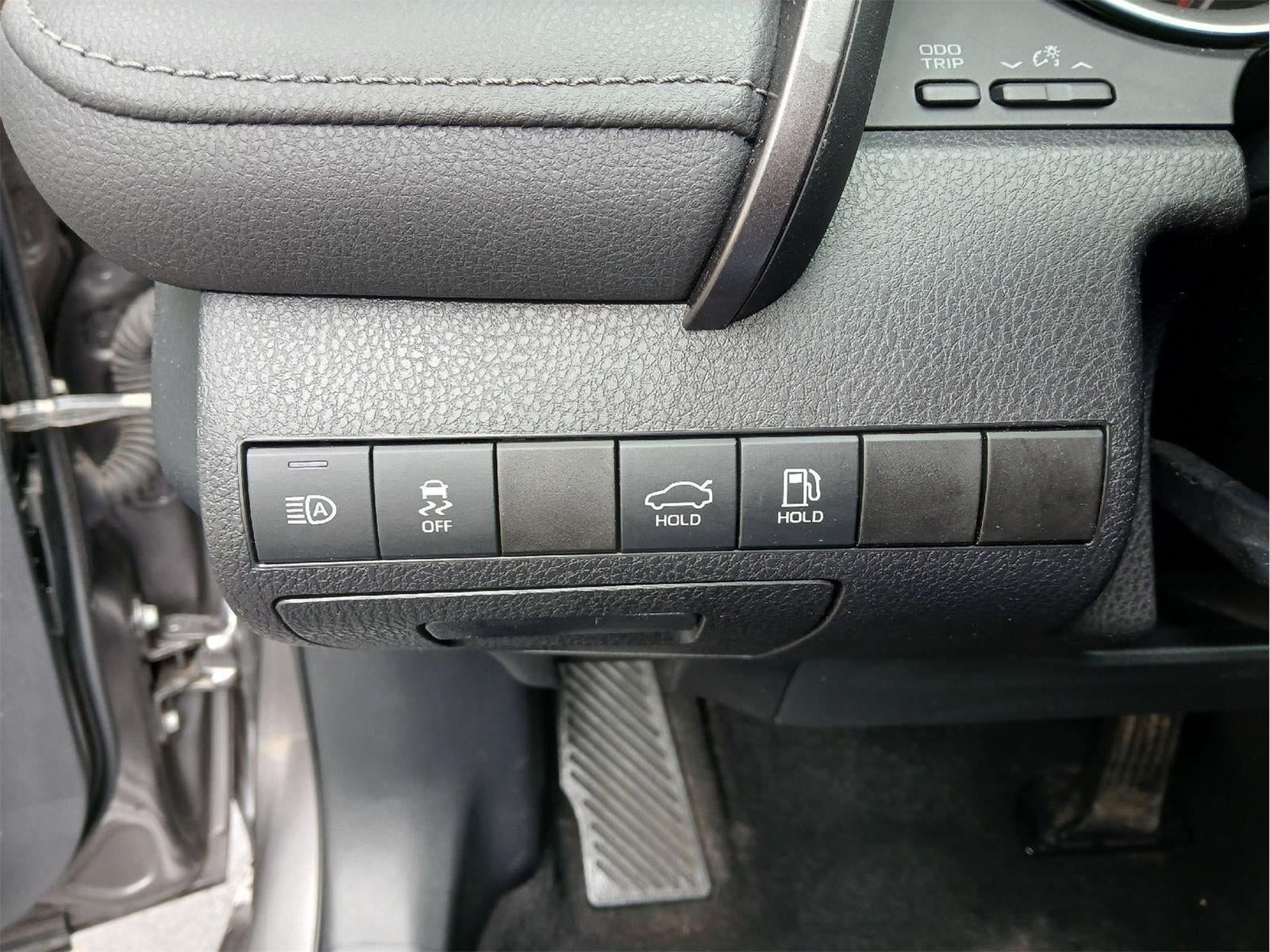 2022 Toyota Camry Hybrid LE