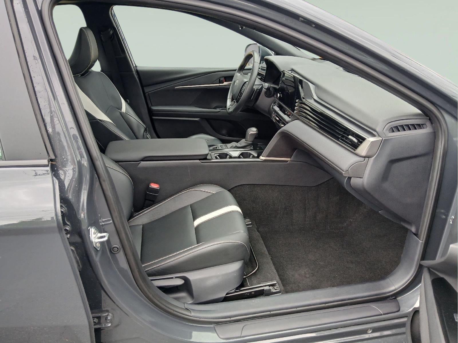 2025 Toyota Camry SE AWD