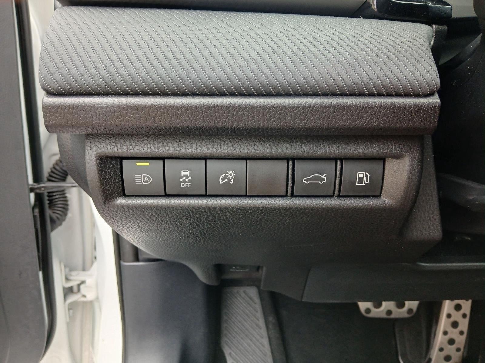 2025 Toyota Camry SE AWD