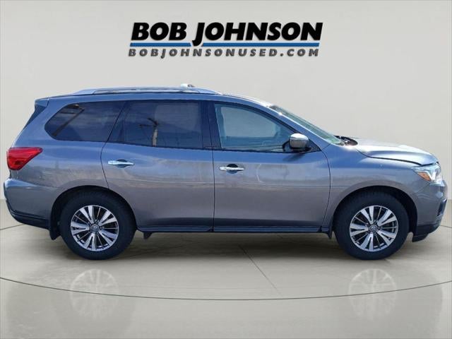 2020 Nissan Pathfinder SV