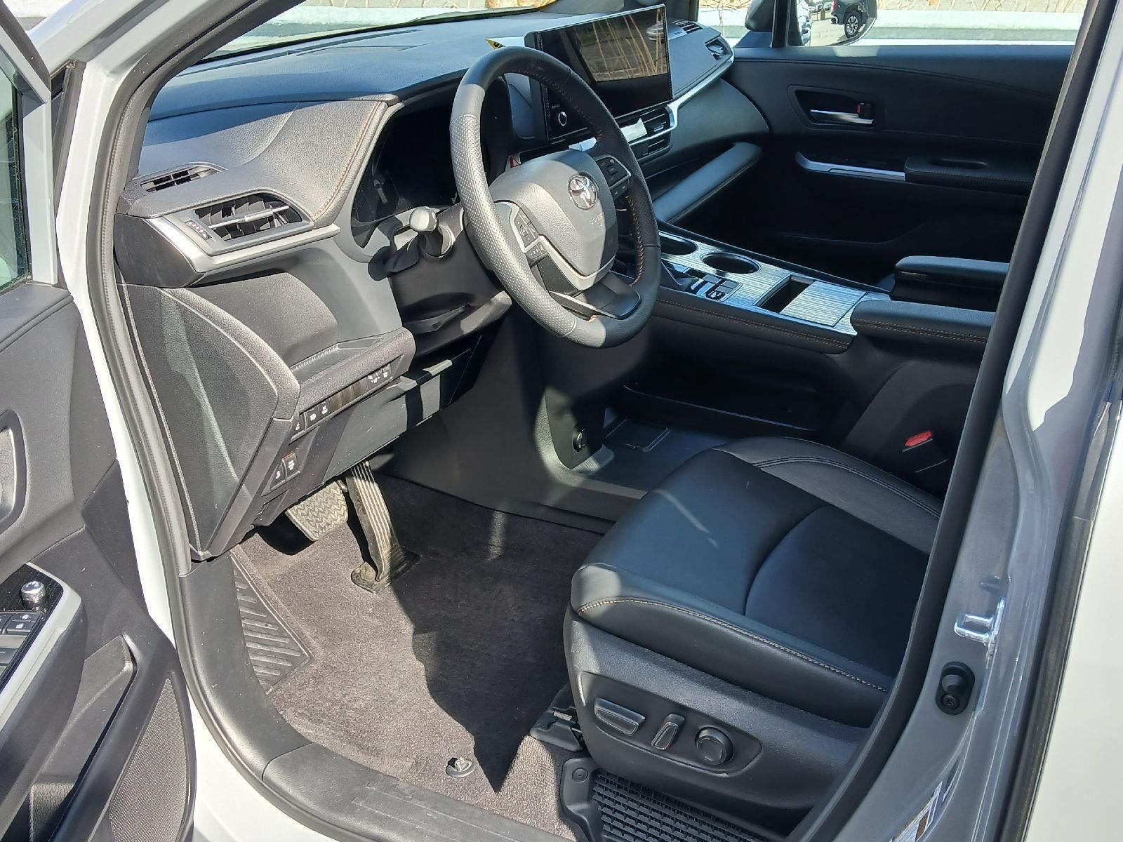 2025 Toyota Sienna Woodland Edition