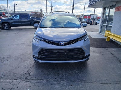 2025 Toyota Sienna Woodland Edition