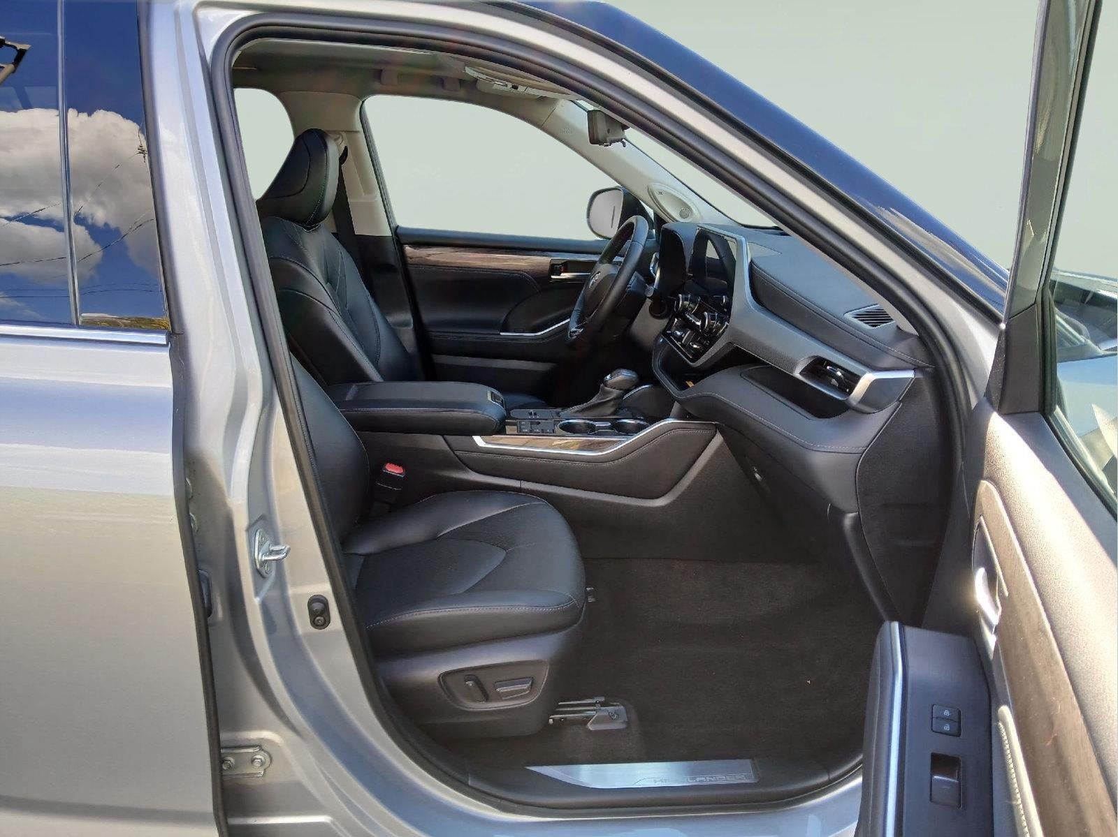 2023 Toyota Highlander Hybrid Platinum