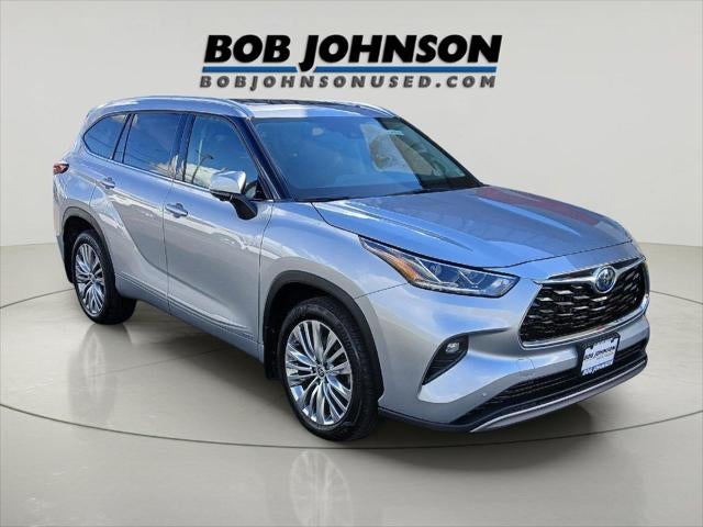 2023 Toyota Highlander Hybrid Platinum