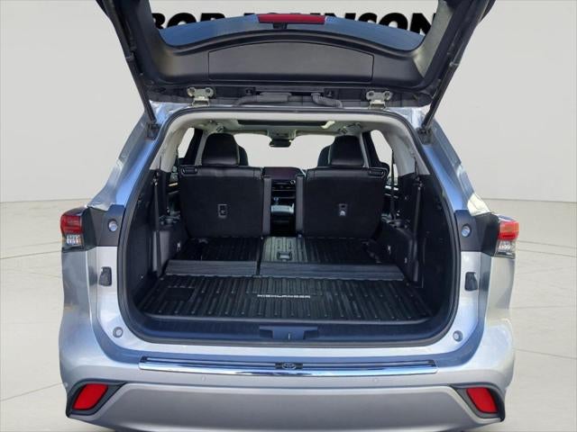 2023 Toyota Highlander Hybrid Platinum