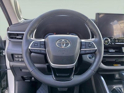 2023 Toyota Highlander Hybrid Platinum
