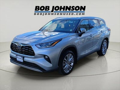 2023 Toyota Highlander Hybrid Platinum