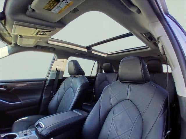 2023 Toyota Highlander Hybrid Platinum