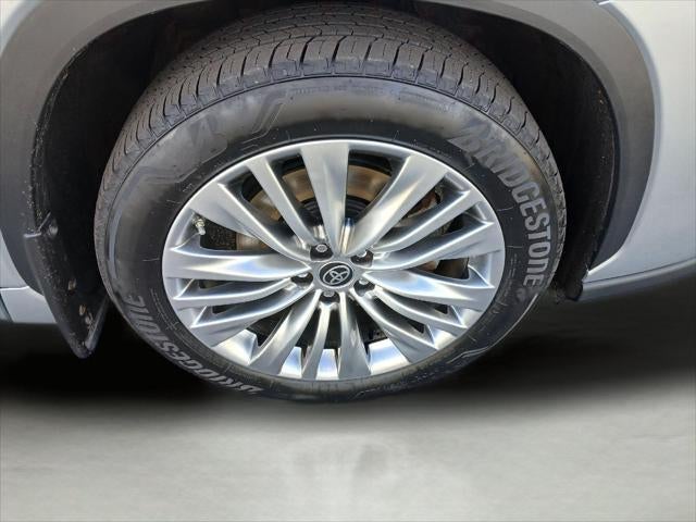 2023 Toyota Highlander Hybrid Platinum
