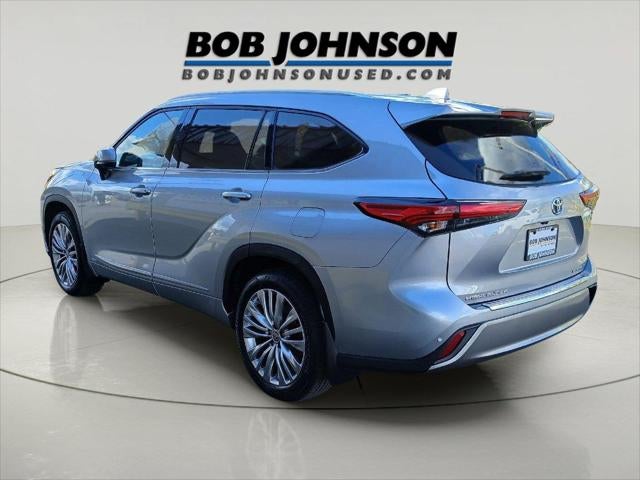2023 Toyota Highlander Hybrid Platinum