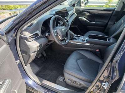 2025 Toyota Highlander Platinum