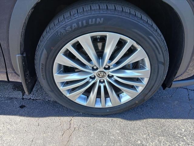 2025 Toyota Highlander Platinum