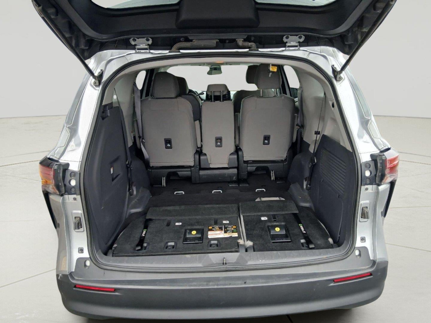2022 Toyota Sienna LE