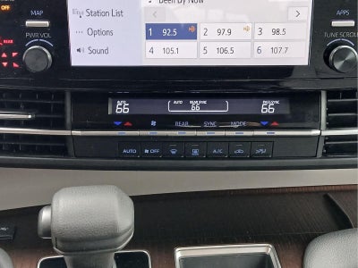 2022 Toyota Sienna LE