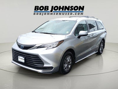 2022 Toyota Sienna LE