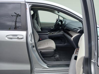 2022 Toyota Sienna LE