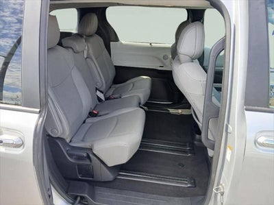 2025 Toyota Sienna XLE FWD 8-PASSENGER