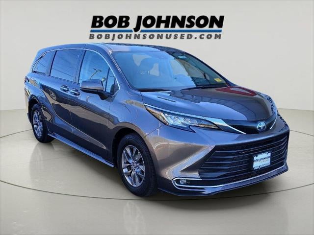 2023 Toyota Sienna XLE 8-Passenger