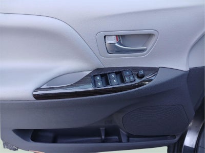 2017 Toyota Sienna XLE 8-Passenger