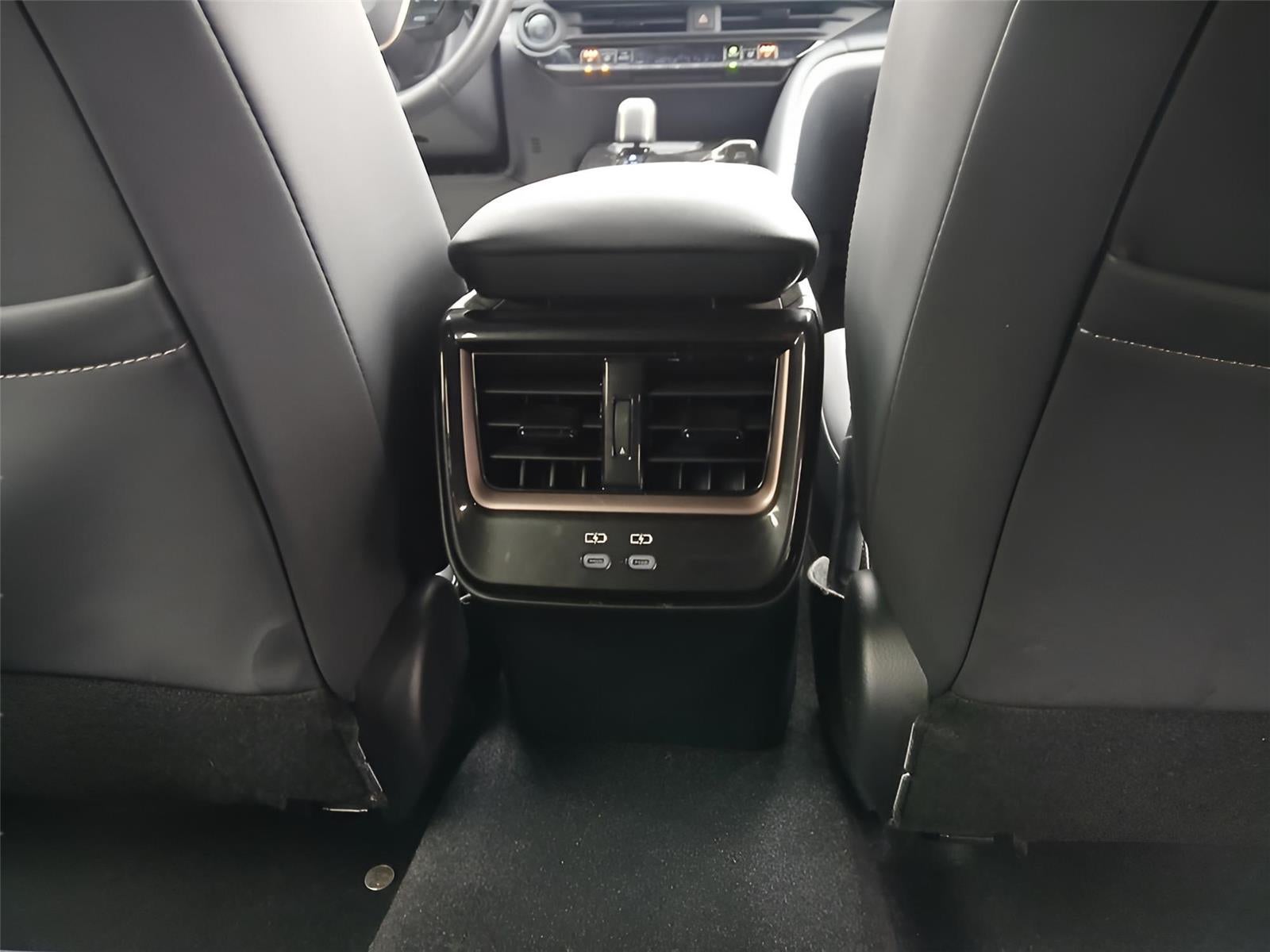 2025 Toyota CROWN SIGNIA XLE