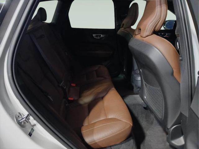 2023 Volvo XC60 Plus Dark Theme