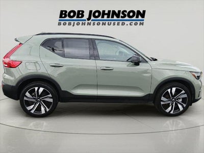 2025 Volvo XC40 Ultra Dark Theme
