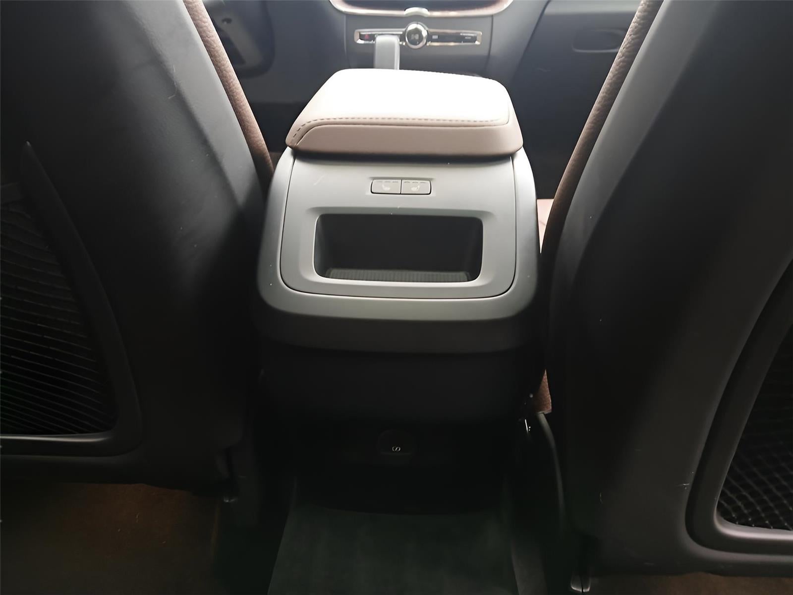 2025 Volvo XC60 Plus