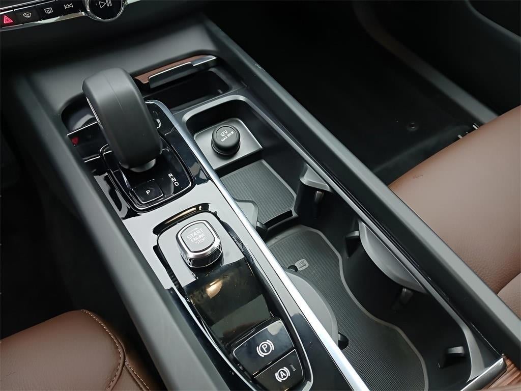 2025 Volvo XC60 Plus