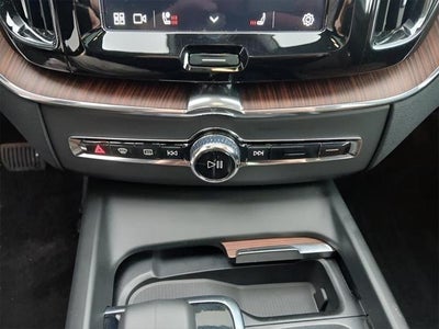 2025 Volvo XC60 Plus