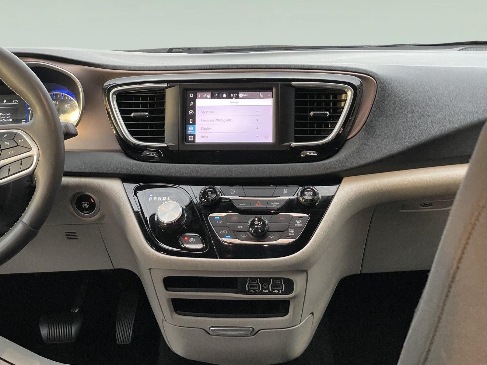 2023 Chrysler Voyager LX