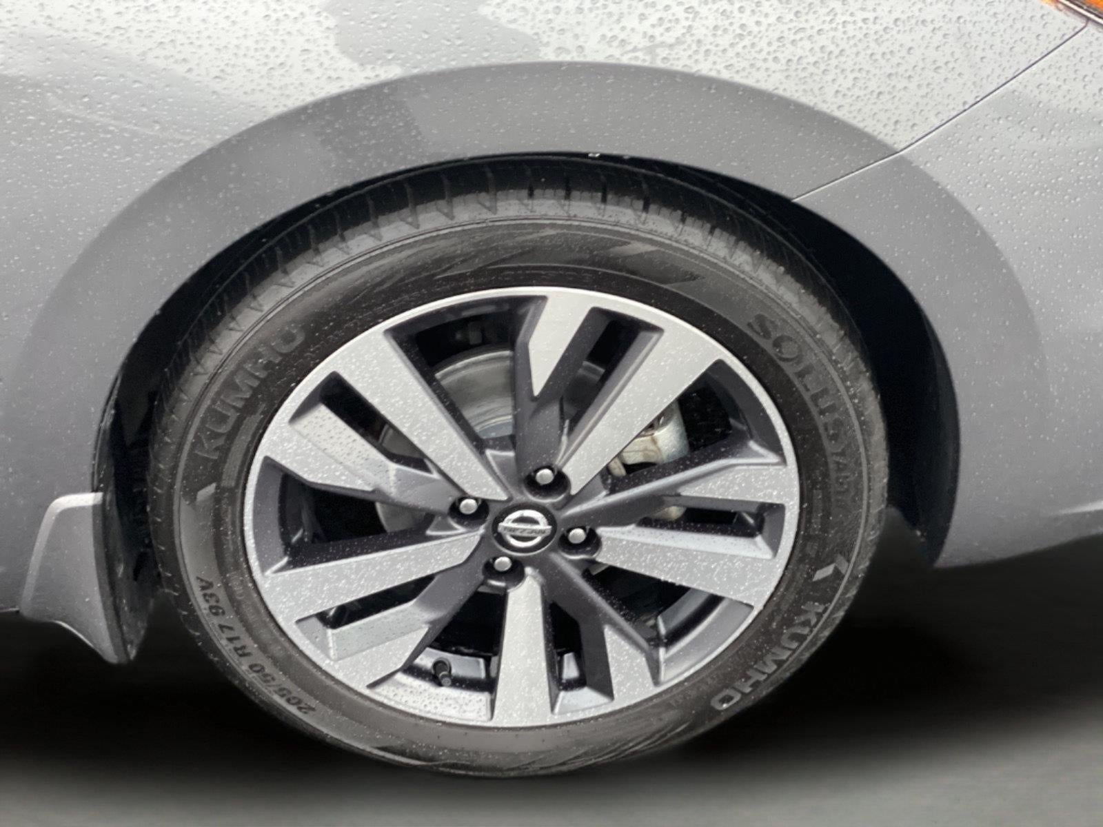 2021 Nissan Versa SR