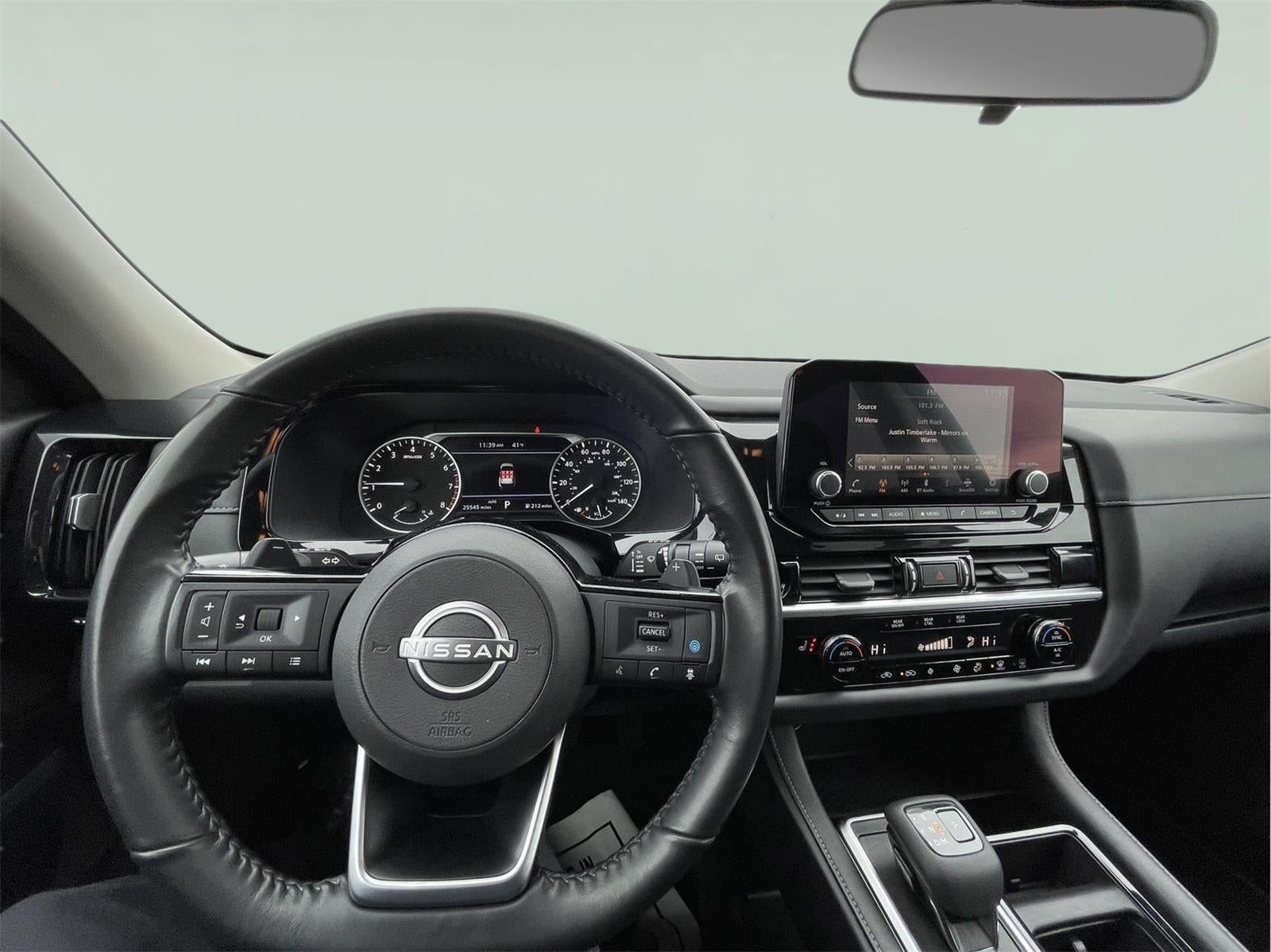 2022 Nissan Pathfinder SV