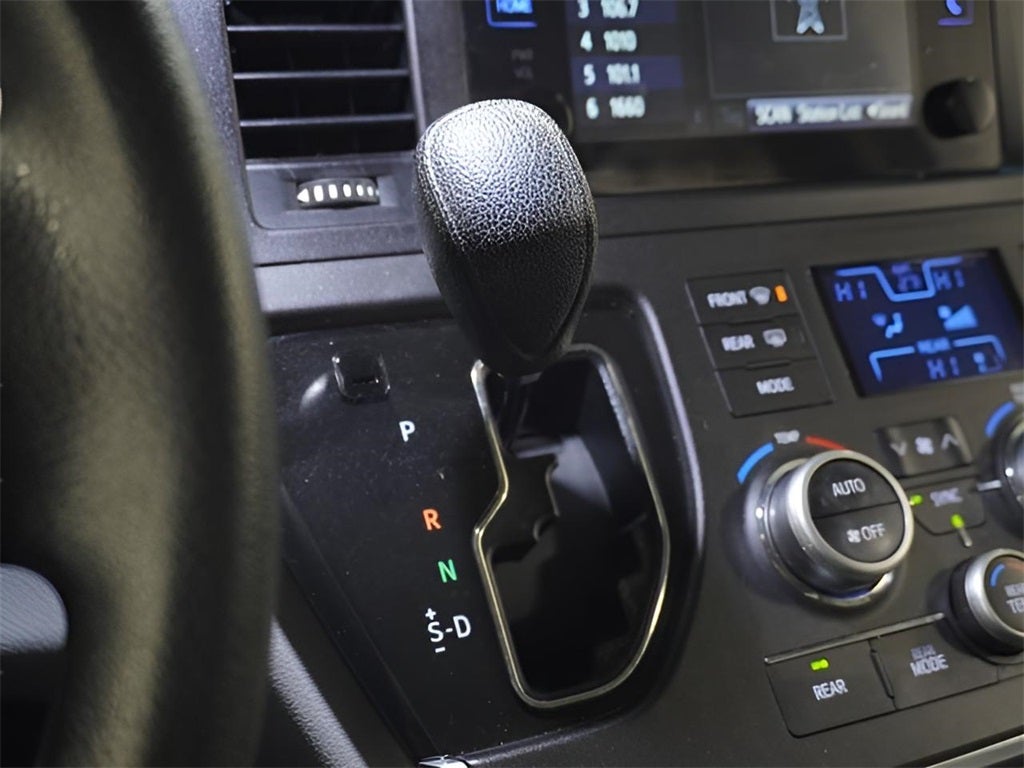 2015 Toyota Sienna LE 7 Passenger