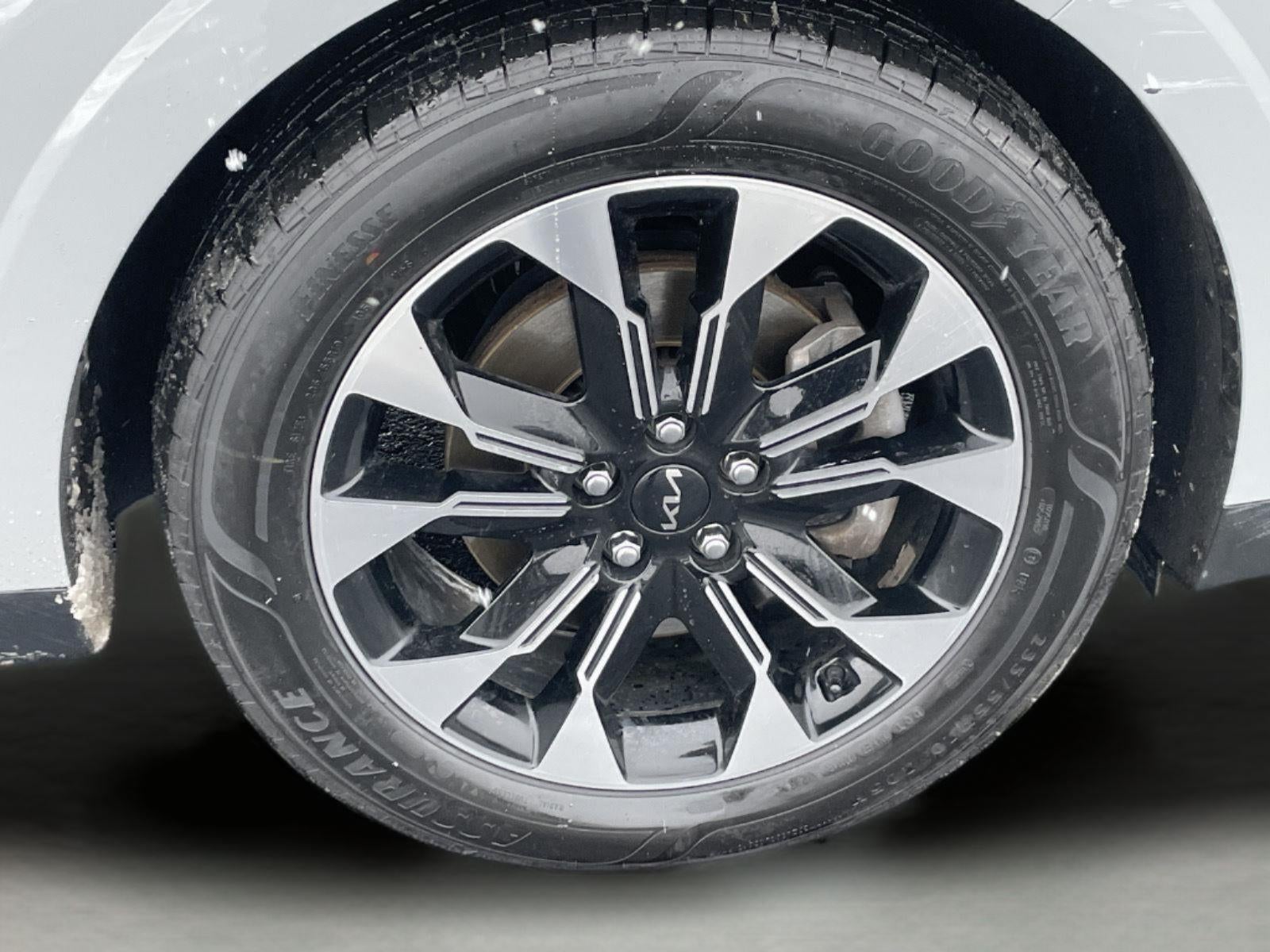 2023 Kia Carnival EX