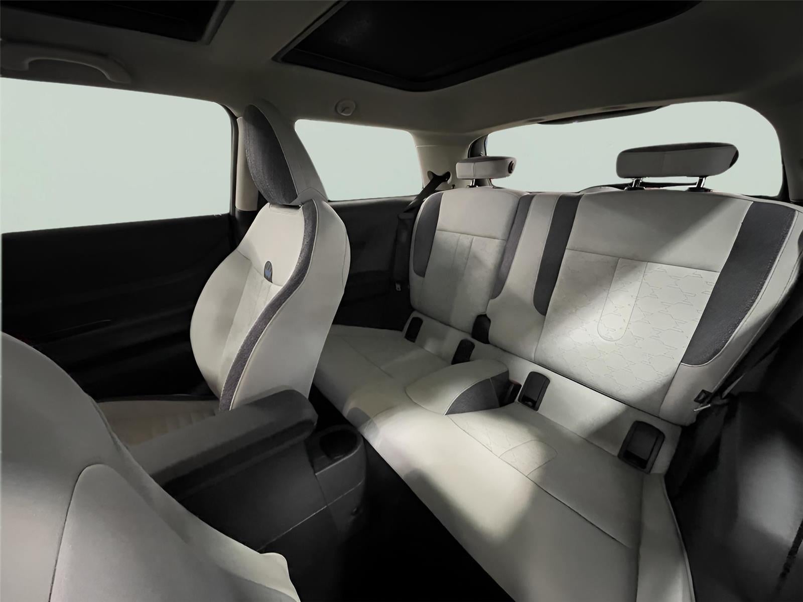 2025 MINI Cooper S Signature Plus - Certified **$2500 Rebate**