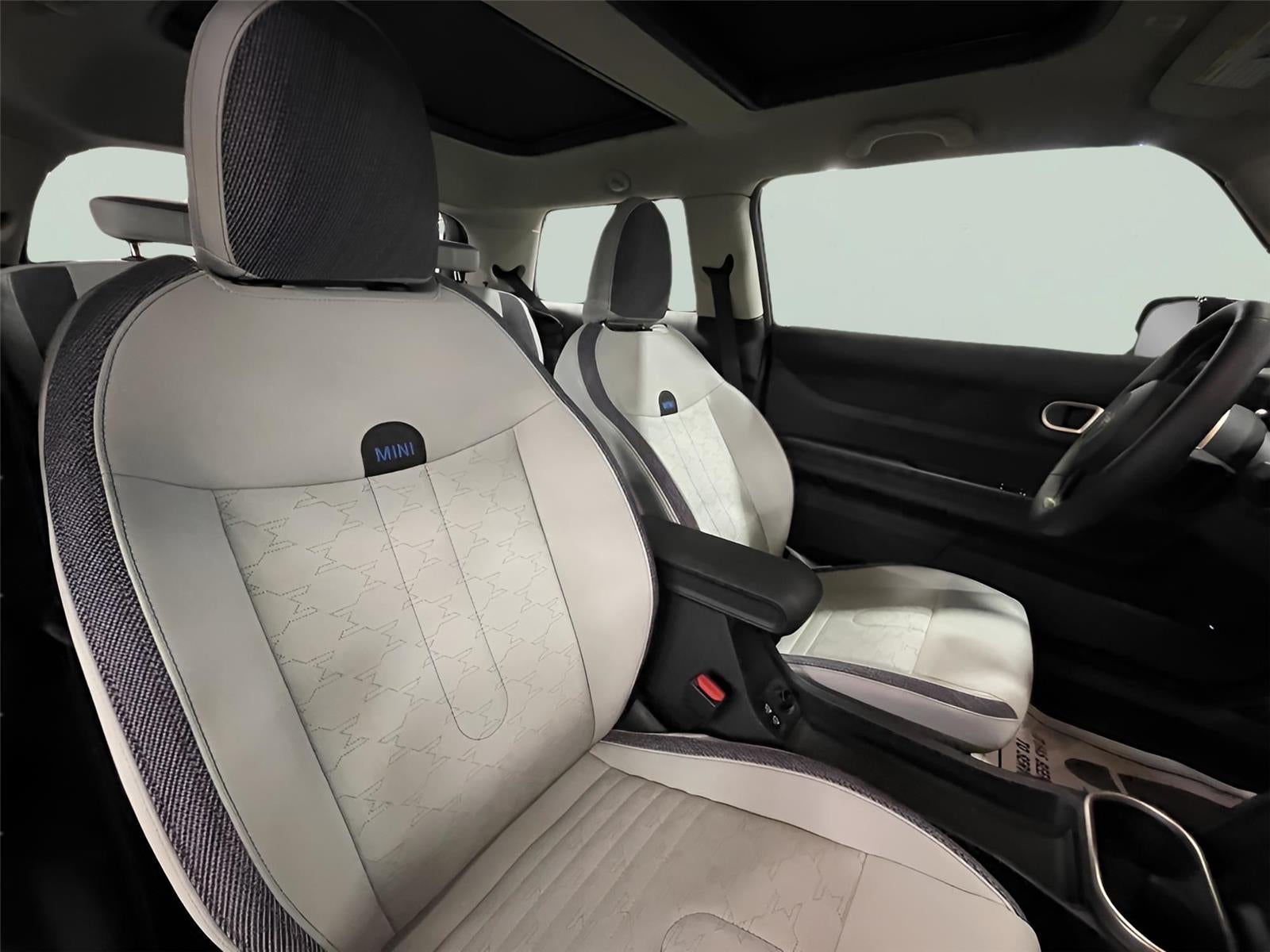 2025 MINI Cooper S Signature Plus - Certified **$2500 Rebate**