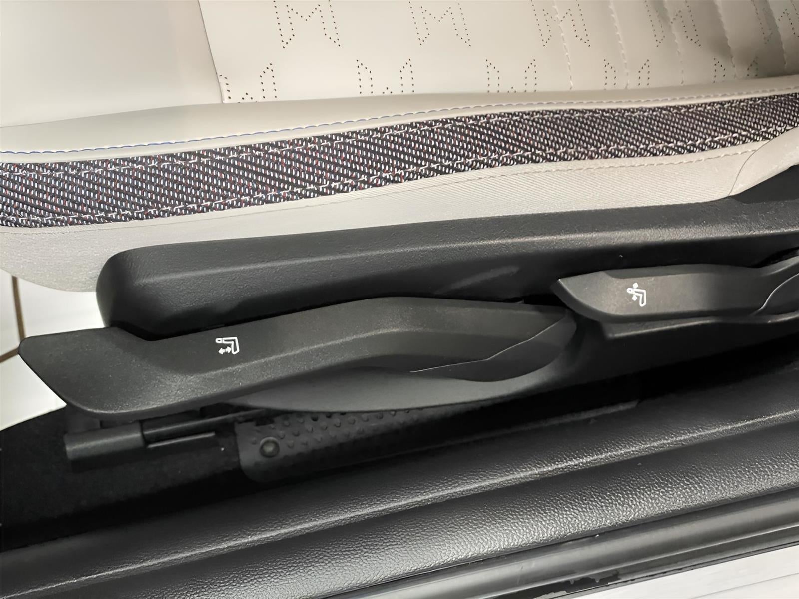 2025 MINI Cooper S Signature Plus - Certified **$2500 Rebate**