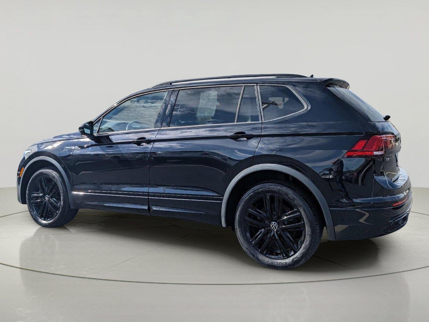 2022 Volkswagen Tiguan SE R-Line Black