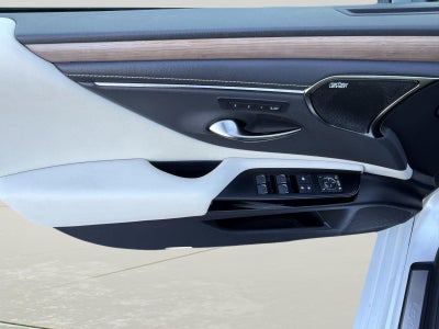 2023 Lexus ES 300h ULTRA LUXURY