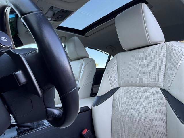 2023 Lexus ES 300h ULTRA LUXURY