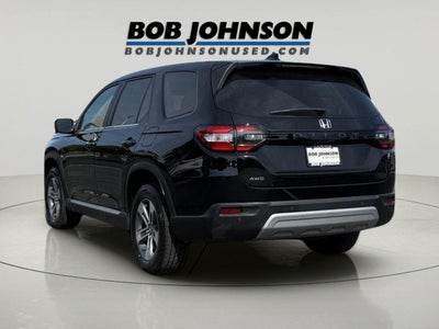2023 Honda Pilot EX-L w/Rear Captain's Chairs