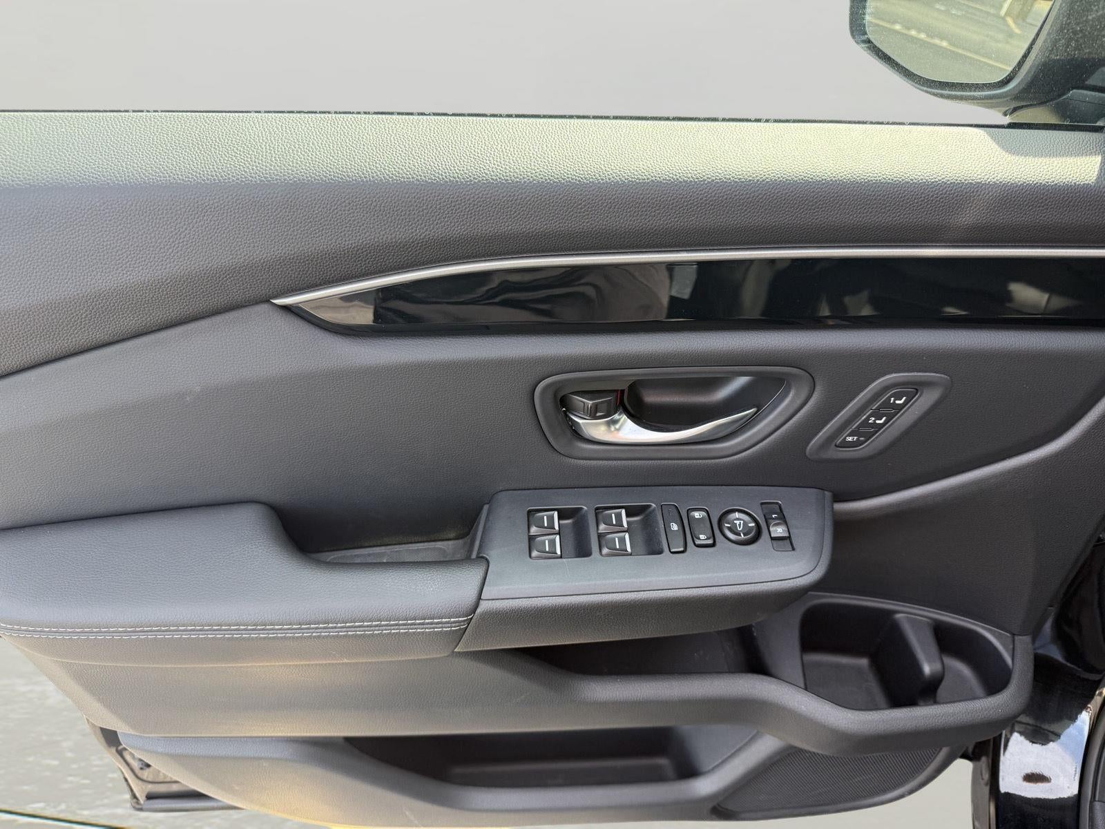 2023 Honda Pilot EX-L w/Rear Captain's Chairs