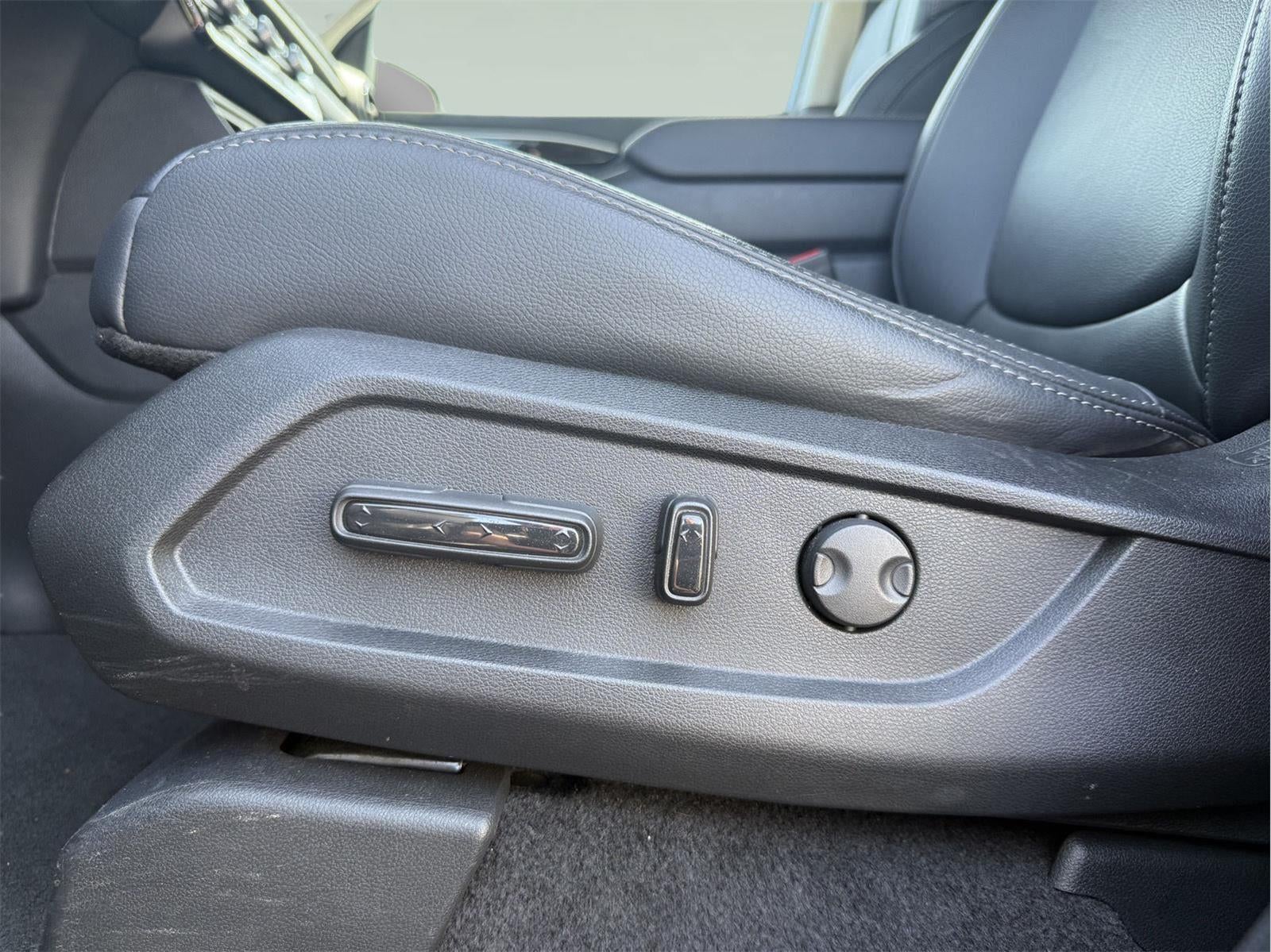 2023 Honda Pilot EX-L w/Rear Captain's Chairs